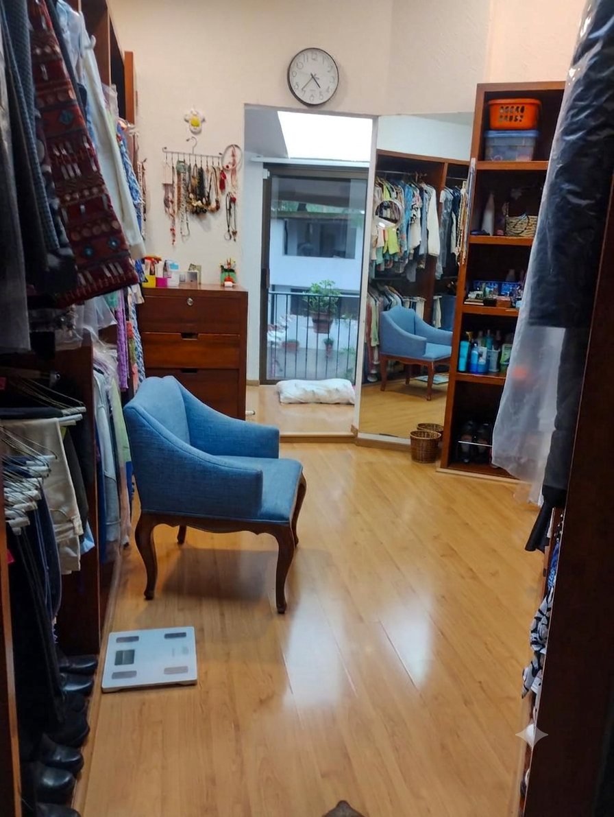 Vestidor con acceso a balc&oacute;n privado